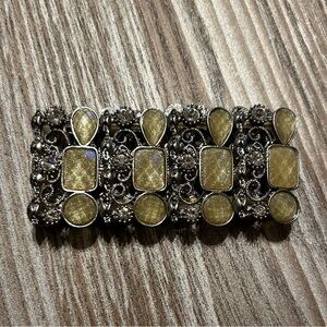Antique style stretch bracelet